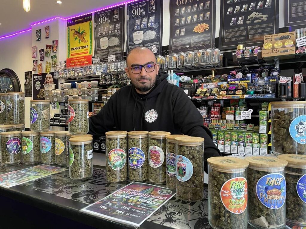 découvrez le commerce du cbd : un secteur en pleine expansion offrant une variété de produits naturels pour le bien-être. explorez nos conseils et tendances pour profiter des bienfaits du cannabidiol en toute légalité.