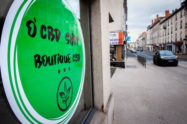 découvrez les meilleures boutiques cbd en france, offrant une large gamme de produits à base de cannabidiol, de la fleur cbd aux huiles et cosmétiques. trouvez des conseils d'experts et des produits de qualité pour améliorer votre bien-être.