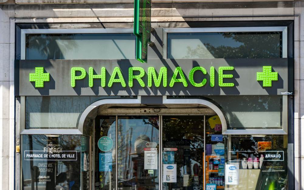 découvrez le cbd en pharmacie : des produits de qualité pour le bien-être au naturel. explorez notre gamme variée d'huiles, gélules et crèmes à base de cannabidiol, accessibles et sécurisés, pour apaiser vos douleurs et améliorer votre quotidien.