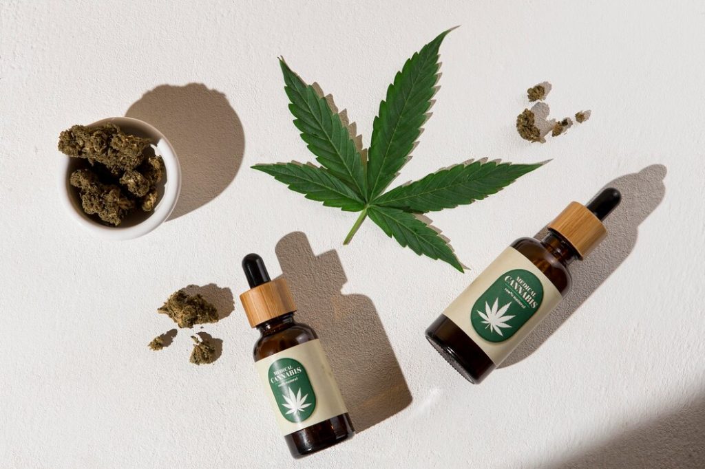 découvrez les différences essentielles entre le cbd et le thc, deux composés majeurs du cannabis. apprenez leurs propriétés, effets sur la santé, légalité et usages, afin de mieux comprendre leurs impacts sur votre bien-être.